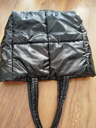 Bolso H&M negro acolchado