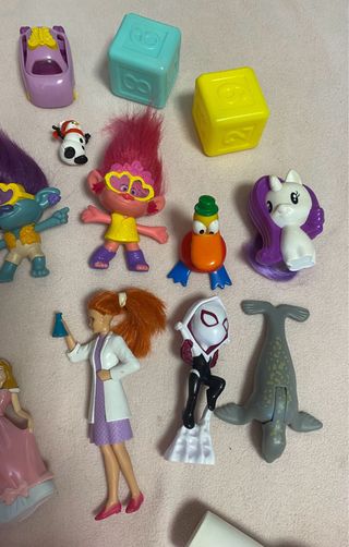 Lote figuras y secador de juguete