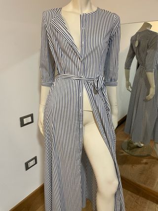 Abito lungo a righe blu e bianche Adattoa serate