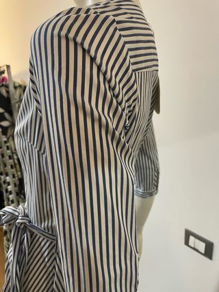 Abito lungo a righe blu e bianche Adattoa serate