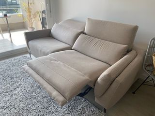 Sofá eléctrico beige 1 año