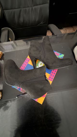 Botines de tacón y plataforma negros