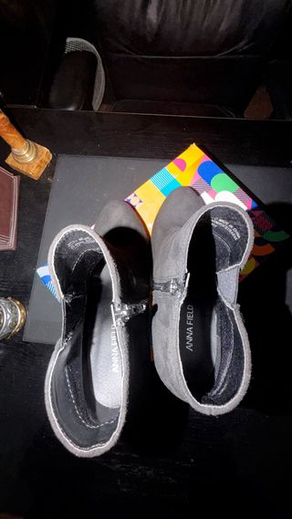 Botines de tacón y plataforma negros