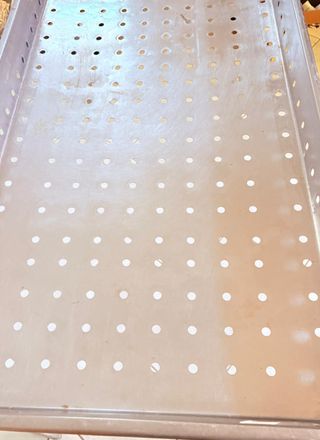 Tavolo professionale forato in acciaio inox