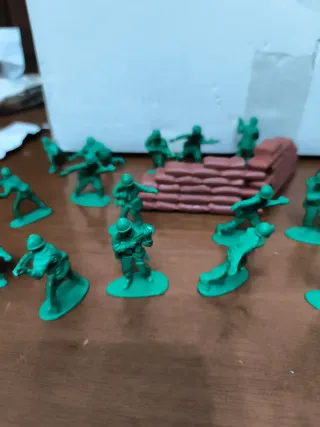 Soldatini militari vintage verdi