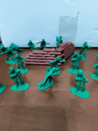 Soldatini militari vintage verdi