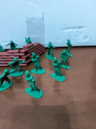 Soldatini militari vintage verdi