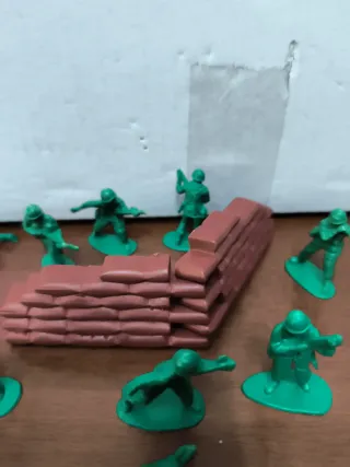 Soldatini militari vintage verdi