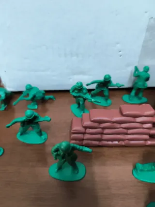 Soldatini militari vintage verdi