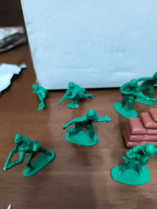 Soldatini militari vintage verdi