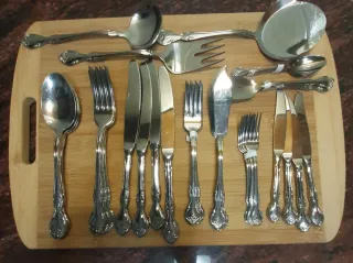 Cubertería 4 servicios metal plateado