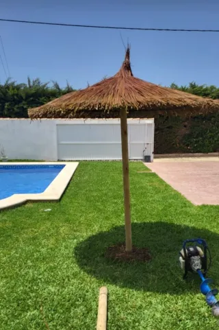 Pérgola de madera y metal