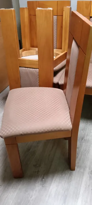 Sillas de comedor de madera y tela