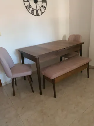 Mesa comedor extensible + 2 sillas + banco