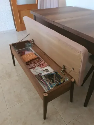 Mesa comedor extensible + 2 sillas + banco