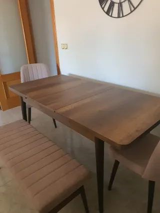 Mesa comedor extensible + 2 sillas + banco