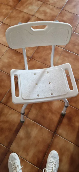 Silla de ducha blanca