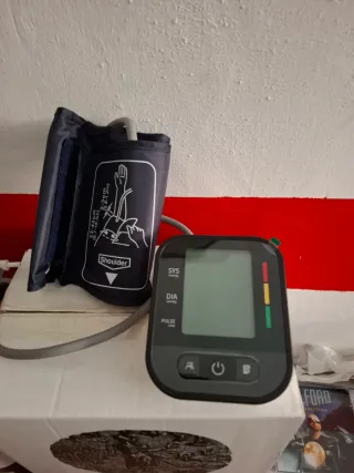 Monitor Tensión Arterial ARM AOJ-30F