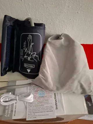 Monitor Tensión Arterial ARM AOJ-30F