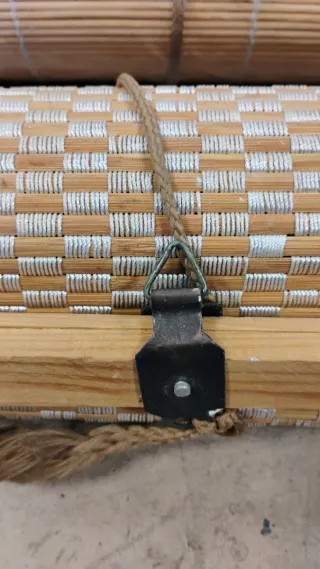 Estores enrollables de bambú y madera