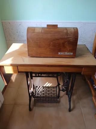 Máquina de coser antigua Wertheim