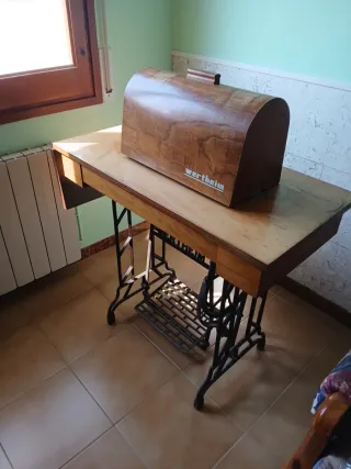 Máquina de coser antigua Wertheim