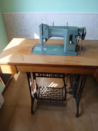 Máquina de coser antigua Wertheim