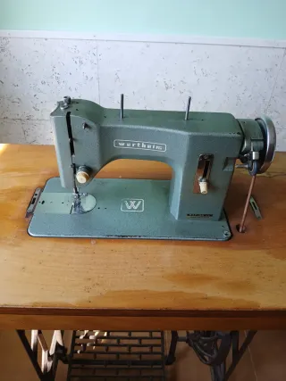 Máquina de coser antigua Wertheim