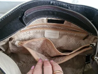 Bolso de piel beige y negro