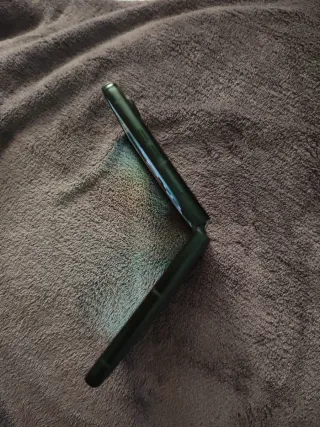 Motorola Razr 60 Ultra Verde Alcántara