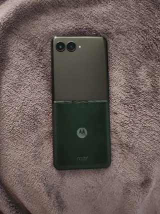 Motorola Razr 60 Ultra Verde Alcántara
