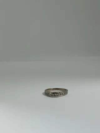 Alianza  de oro blanco  con diamantes