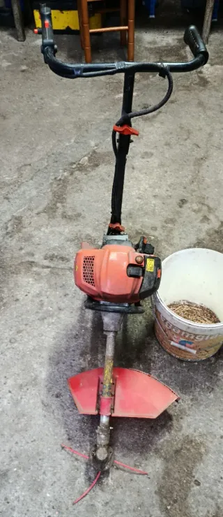 Desbrozadora Anova D52R