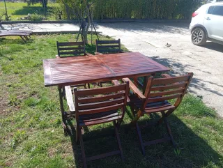 Mesa de teca con 4 sillas