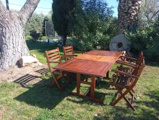 Mesa de teca con 4 sillas