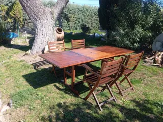 Mesa de teca con 4 sillas