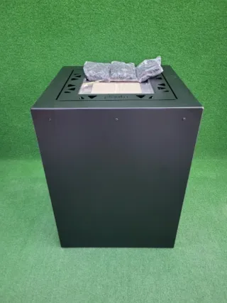 Chimenea Exterior y Mesa Decorativa Negra