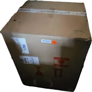 Chimenea Exterior y Mesa Decorativa Negra