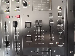 Mesa de mezclas DJ Behringer 7 canales