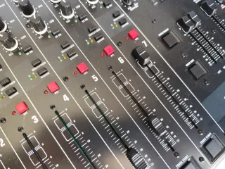 Mesa de mezclas DJ Behringer 7 canales