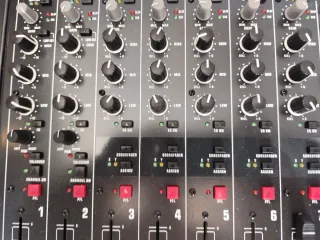 Mesa de mezclas DJ Behringer 7 canales