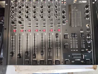 Mesa de mezclas DJ Behringer 7 canales