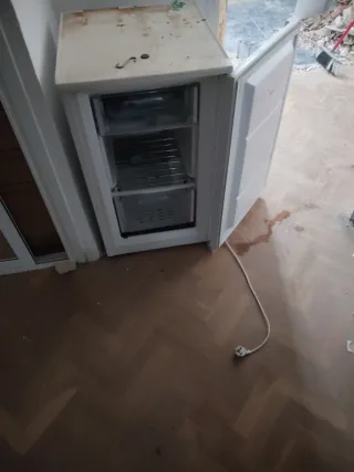 Congelador vertical blanco