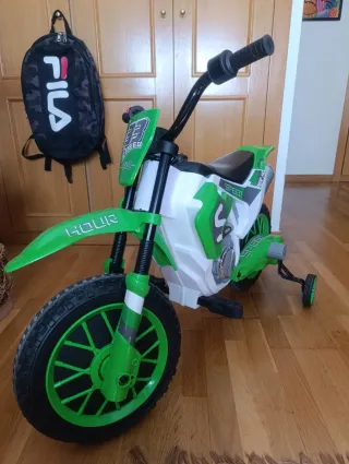 Moto eléctrica infantil verde y blanca