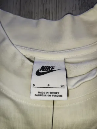 Camiseta Nike Athletic Club manga larga