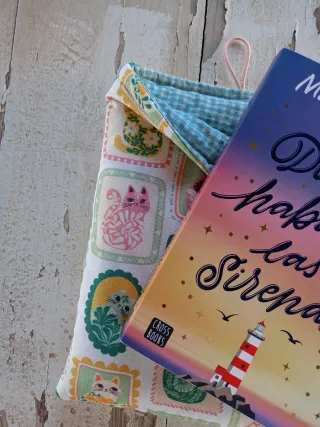 Funda para libros con estampado de gatos