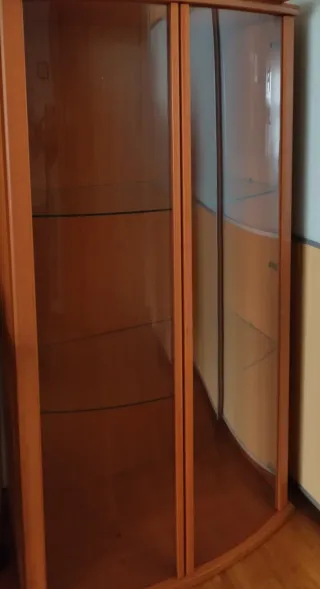 Vitrina de madera y cristal pueden venir a recoger