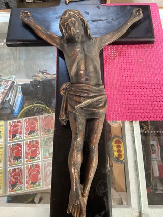 Cruz con figura de Jesucristo