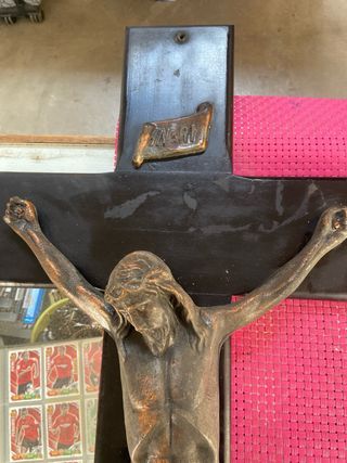 Cruz con figura de Jesucristo