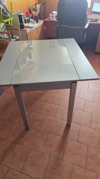 Mesa de cocina cristal y metal gris